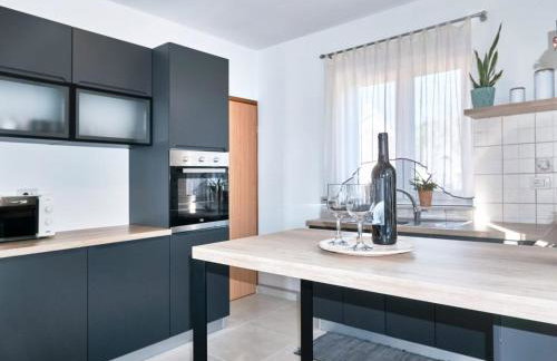 Breg Ivanovci - Three Bedroom Villa with Swimming Pool - Photo 11