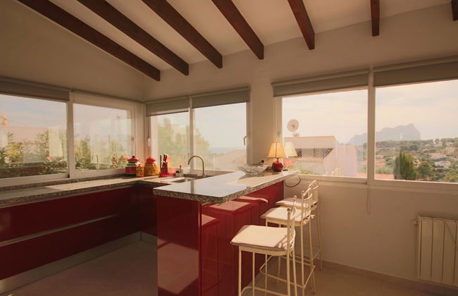 Private Family Retreat With Pool Short Walk to the Sea - Foto 7