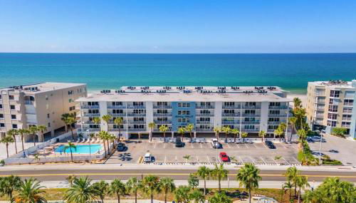 Escape to Beach Oasis! New Management! Updated Beachside Condo with Heated Pool! - Foto 2