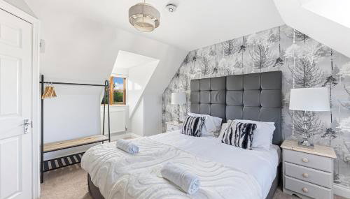 Loughton House - Central Location - Driveway Parking, Self-Check-In, Garden, Super-Fast Wifi and Smart TVs by Yoko Property - Foto 2