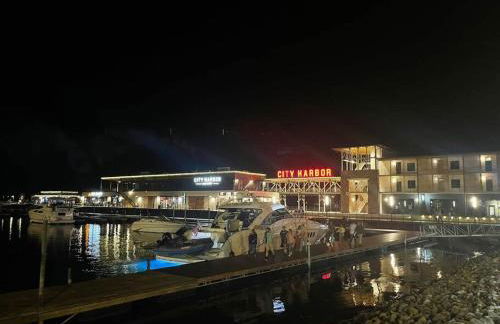 Rustic Chic Alabama Cabin w Loft Fire Pit Pet Friendly Fenced Yard Lake Guntersville - Lucky Lodge - Foto 56