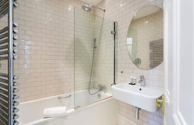 Stunning 2 Bed Apt W Garden in Clapham - Photo 11