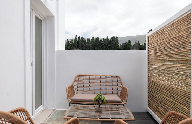 Parikia's Urban Oasis - Photo 34