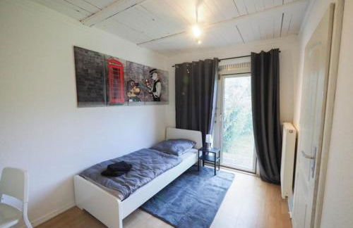 Monteurwohnung-mit-Terrasse-fuer-7-Personen-WLAN-TV-Kueche-Ahrensburg-Naehe-Hamburg-AGRP1204 - Foto 10