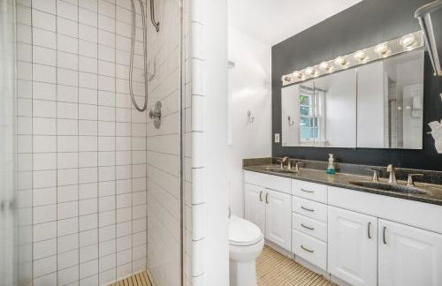 2BR-2 mins to Ocean-Sleeps 8-Pets - Photo 31