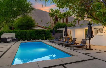 Modern Oasis w/ Pool, Patio Lounge, & Mountain Views Palo Verde by Avantstay - Foto 12