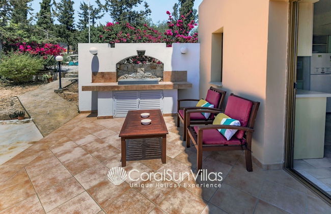 Large Pool & Garden, Billiard, Peaceful Area, Near to the Sea, Coral Bay Paphos - Foto 57