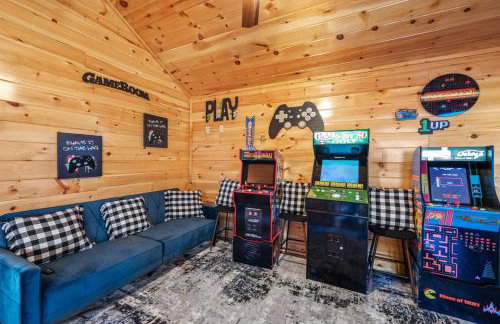 Indoor Pvt Pool, Pkyway, 44, HotTub, BBQ, King - Photo 6