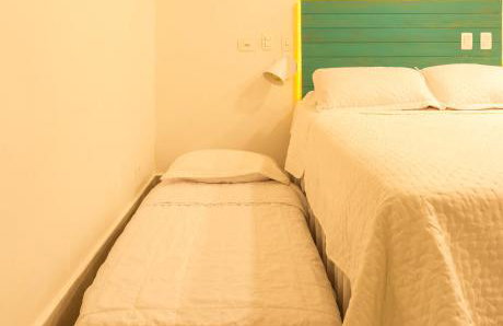 Casa d'Aroeira Residencial Boutique - Centro de Juqueí - Perto de Tudo - 2 quadras do Mar - Serviço de Praia - Roupa de Cama 600 fios algodão Egípcio - Tudo Novo - Estacionamento Interno - Cozinha - Consulte unidades com Ofurô Hidro e Cromoterapia - Foto 19