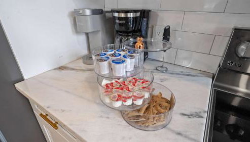 Mid-Century Modern Retreat by Coffee, Food + Shops - Foto 3