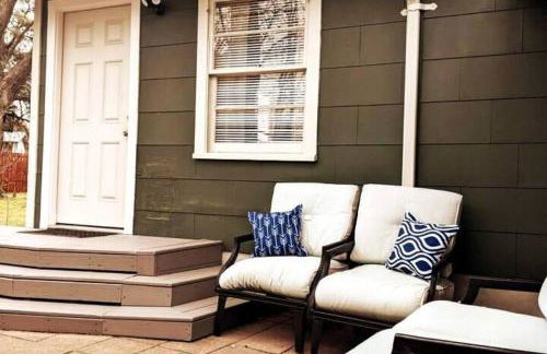 A Rare find - Bright, Warm, Charming Central Austin Home - Photo 33