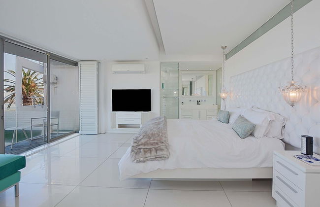 Villa Bleu Blanc in Camps Bay With Pool and Views - Foto 15