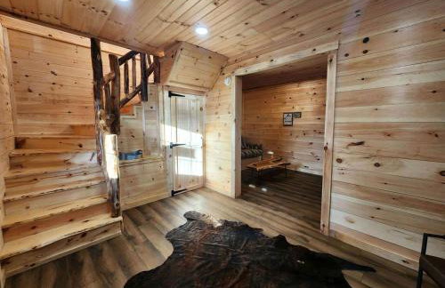 Luminous Cabin near Tappan Lake with Hot-Tub, BBQ and Deck in Ohio - Foto 19