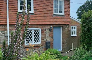 Cute cob cottage - Photo 13