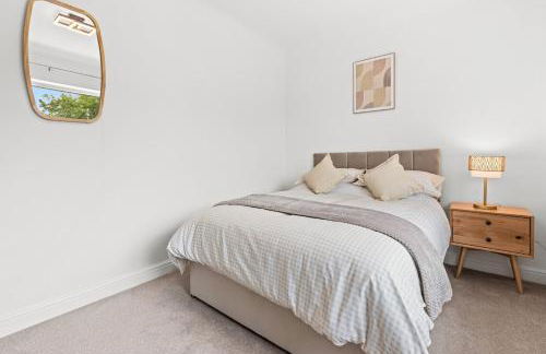 4 Bed Home sleeps 7 close to Cheshire Oaks Princes Rd - Photo 23