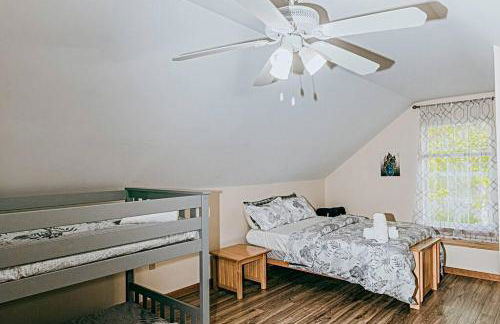 Gorgeous Cozy 5 Bedroom House with Hottub,Lake,Pool - Foto 38