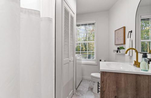 Game Room and Huge Yard with Fire Pit Yard Games and BBQ Near UE and Downtown - Foto 37