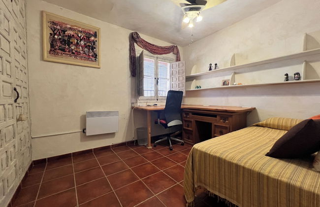 Cd-2102 · Three Bedroom Townhouse - Photo 4