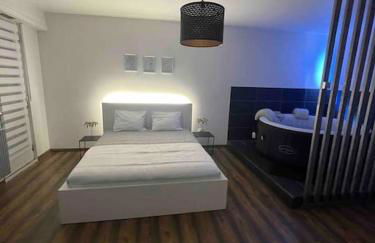 Grand Studio avec Jacuzzi - Foto 1