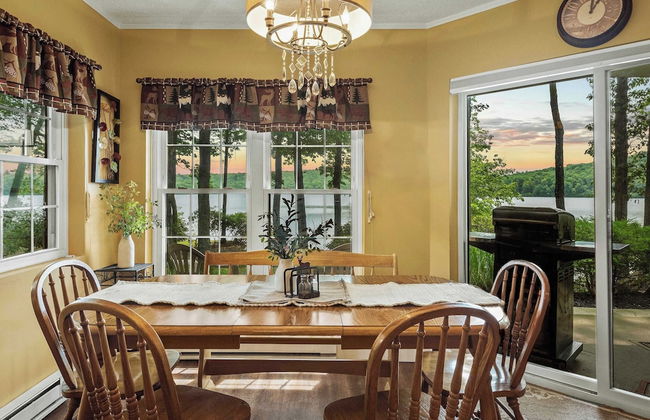 Boulder Lake-scape Lakefront Views + Firepit Central, Walkable Location - Foto 16