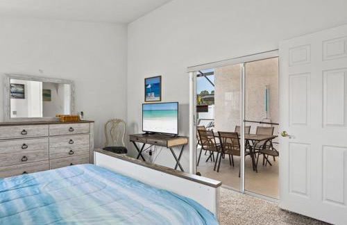 Sunny Getaway with Private Pool, Spa & Fenced Yard - Foto 12