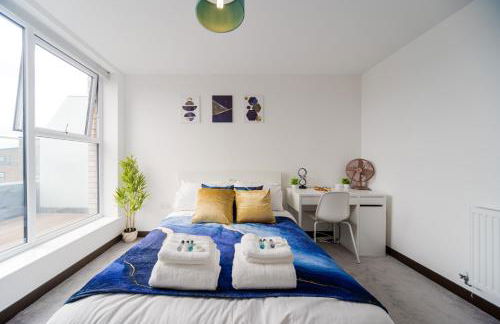 Step Free 2 Bed 2 bath Oasis FlatIClose to David Lloyd Gym with Fully Equipped Kitchen& Parking in DartfordIMins from station and 45 mins into Central London - Photo 3