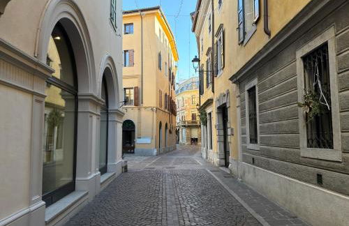 Historic Residence Downtown 2 Bedrooms & Private Parking - Foto 24