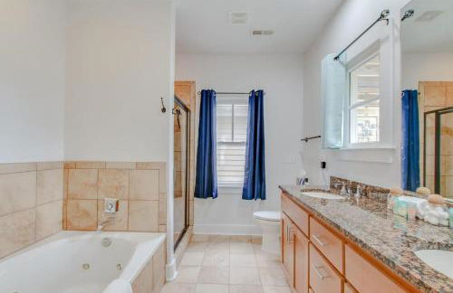 Vibrant Trendy Two Bedroom Home Near Marathon Village - Foto 36