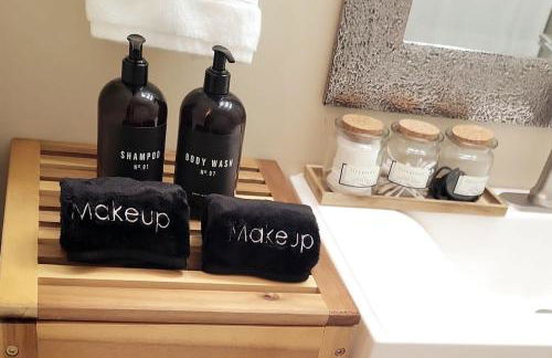 5 bedrooms with 4 Full Bath Fire Pit BBQ and Plush Amen on 1 2 acre - Photo 15