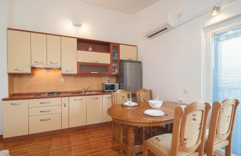 Amazing Apartment In Supetar-Splitska - Photo 3