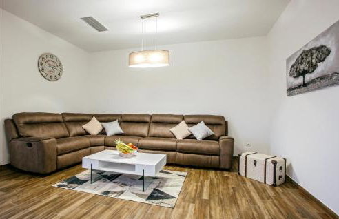 Nice Home In Donji Prolozac With Wifi - Foto 17