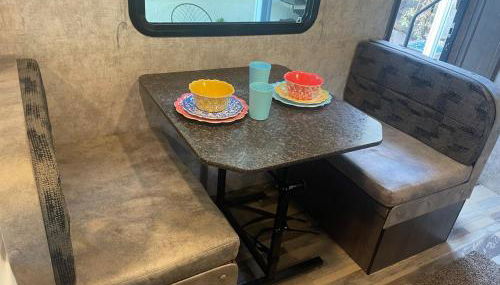 Charming WinnieTrailer with Cozy Private Patio Escape - Foto 3
