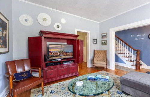 Crew's Quarters - Photo 3