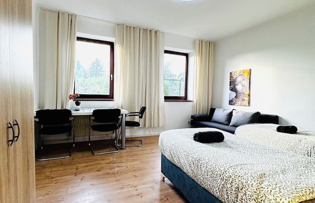 Cozy 3BR Apt with Garden Sleeps 10 - Foto 16