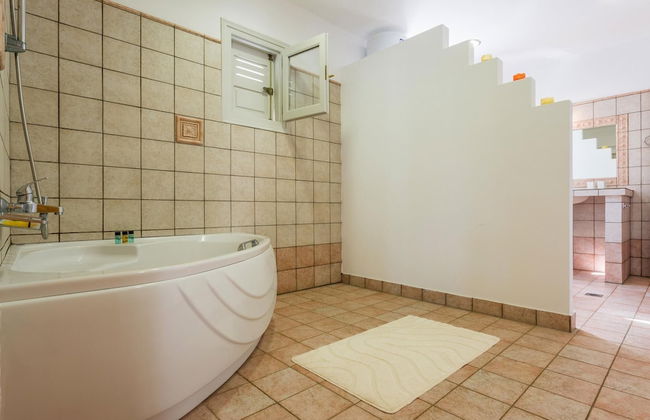 Villa Tassoula Large Private Pool Walk to Beach Wifi - 2830 - Foto 42