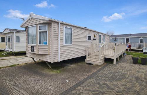 JY Holiday Caravans Wales, Oakfields Towyn Coastal Caravan Sleeps 6 - Photo 3