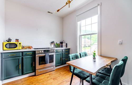 Jungle House Chillicothe Sleeps 24 Downtown Ohio Free Parking - Walk to Historic District - 5BR Luxury Home - Pet Friendly - King Beds - Over 5,800 Five Star Stays - Foto 46