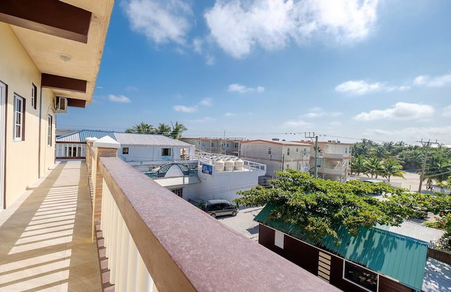 Tropicana Condominiums - Foto 12