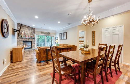 Relaxing Lincoln Condo with Fireplace and Shuttle - Foto 8