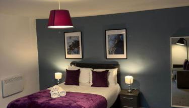 City Centre 4 Bedroom Apartment with Terrace Sleeps 10 by StaySavvy Accommodation - Foto 3