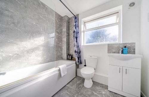 Luxury 3-Bedrooms House With Parking - Foto 13