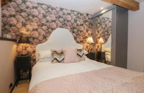 The Courtyard - Hilltop Barn - Photo 17