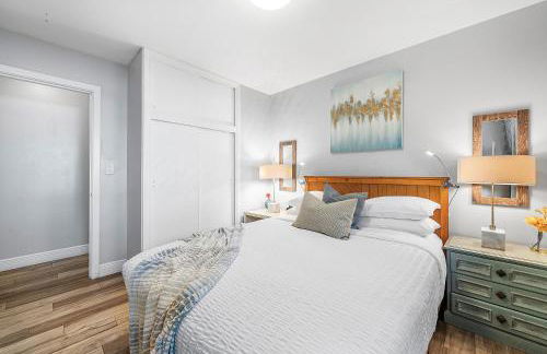 Coastal Harbor, King Bed, Pickleball Gear, Golf set, BBQ- 1 dollar rides to Beach, by Maven Vacation Rentals - Foto 53