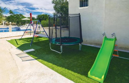 10 Bedroom Beautiful Home In Kucice - Foto 6