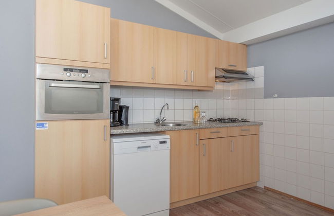 Bungalow by North Sea Beach With Private Garden - Photo 3