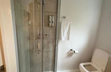 BrumStay - 4 Bedrooms TownHouse sleeps 6 with Driveway Parking and Garden - Foto 10