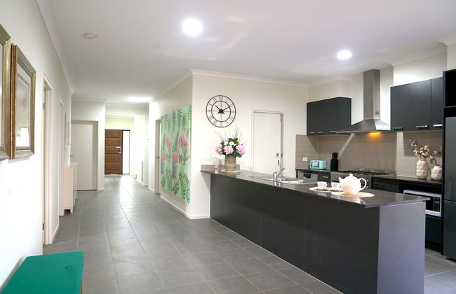 Luxury 9 BRM House in Melbourne - Photo 15