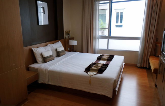 Silom convent garden - Photo 10