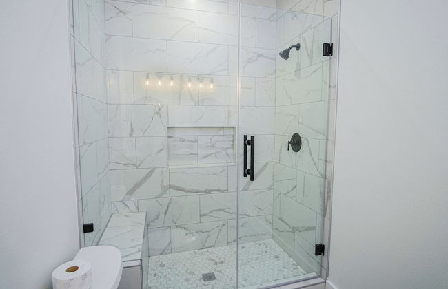 Amazing 3BR 2BA Only 5 Mins From Downtown - Foto 12