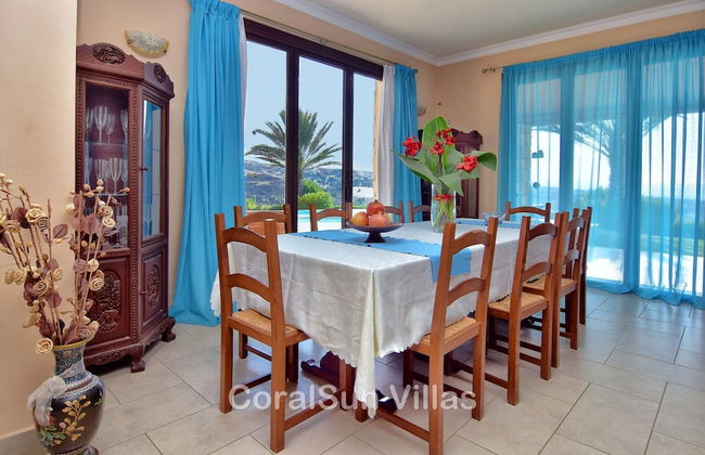 Amazing Luxury Villa, Enormous Heated Pool Jacuzzi, Gym, Games Room In Paphos, - Foto 67